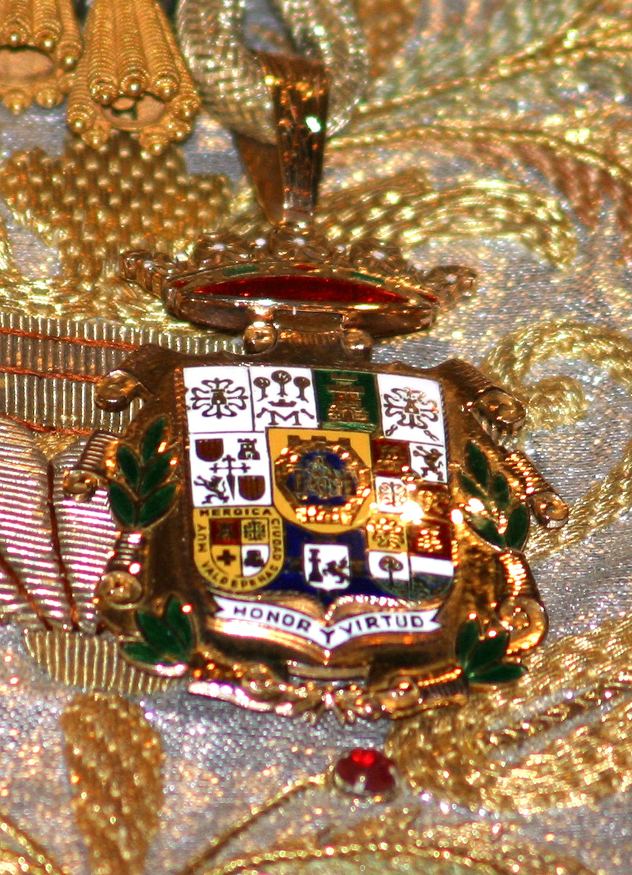 Ajuar procesional de la Virgen del Prado
